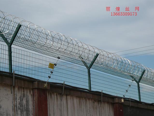 监狱钢网墙防护网