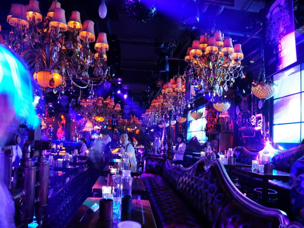 郑州彩虹酒吧图片